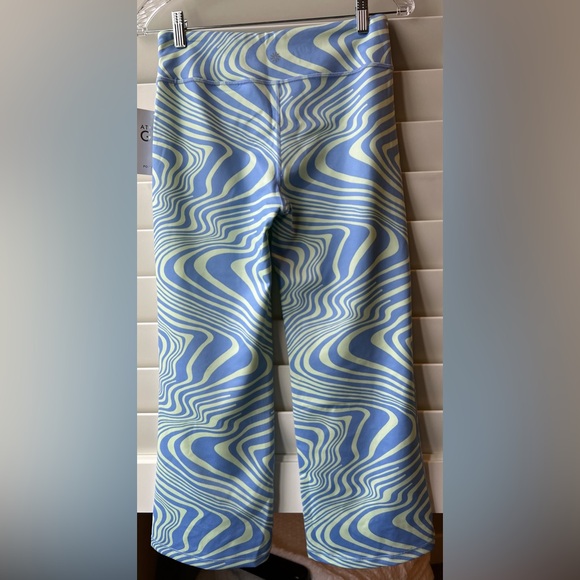 Athleta Girl - NWT - Chit Chat Kick Flare Capri - Blue/Green- L, XL, XXL - Picture 9 of 10